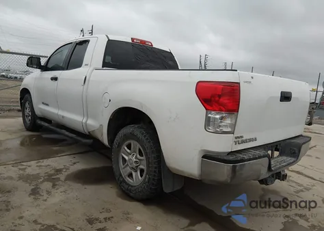 2010 Toyota Tundra Grade 4.6L V8 z USA, uszkodzony, nr VIN 5TFRM5F17AX010431